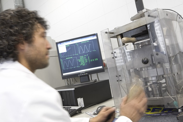 Produkty ICER spełniają wszystkie przepisy krajowe i międzynarodowe, ECE R-90 i California Senate Bill 346, co stanowi gwarancję bezpieczeństwa dla wszystkich użytkowników.
